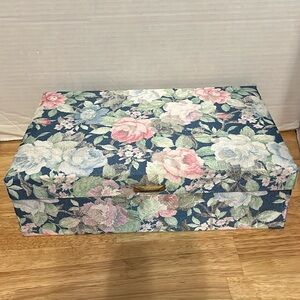 Floral jewelry box. NWOT
